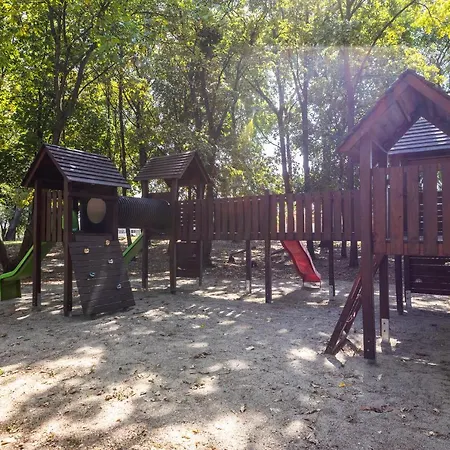 Angolkert Panzio * Teglas